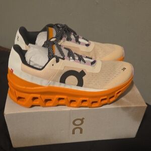 On CLOUD Turmeric SIZE 9 WOMENS